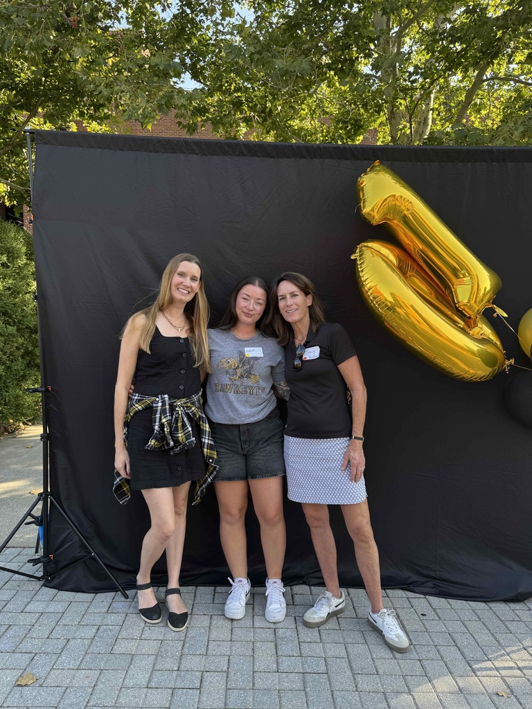 alumni picture with heather and tracy 