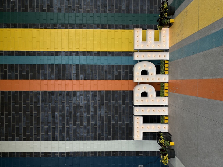 Tippie sign welcome guest to the event 